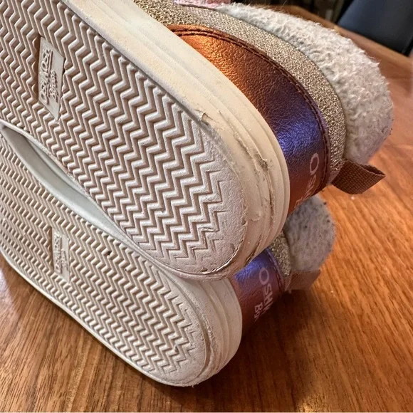 OshKosh Metallic Gold High Top Sneakers Glitter Faux Fur Trim. Size Girl… - Picture 12 of 16